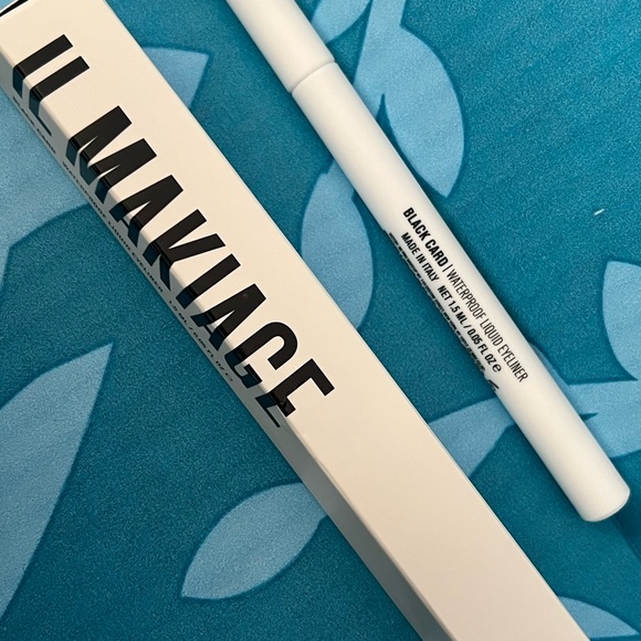 BLACK CARD LIQUID EYELINER
ULTRA-BLACK WATERPROOF LINER - Picture 7 of 8